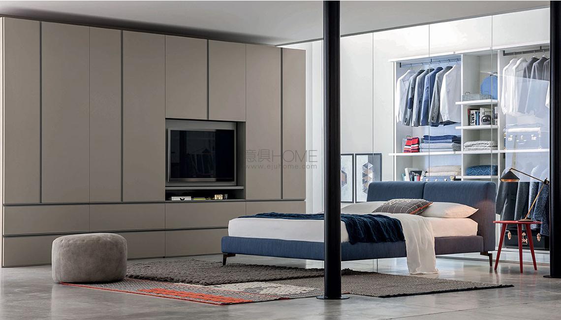 NOVAMONILIGola with TV mounting panel 電視衣柜